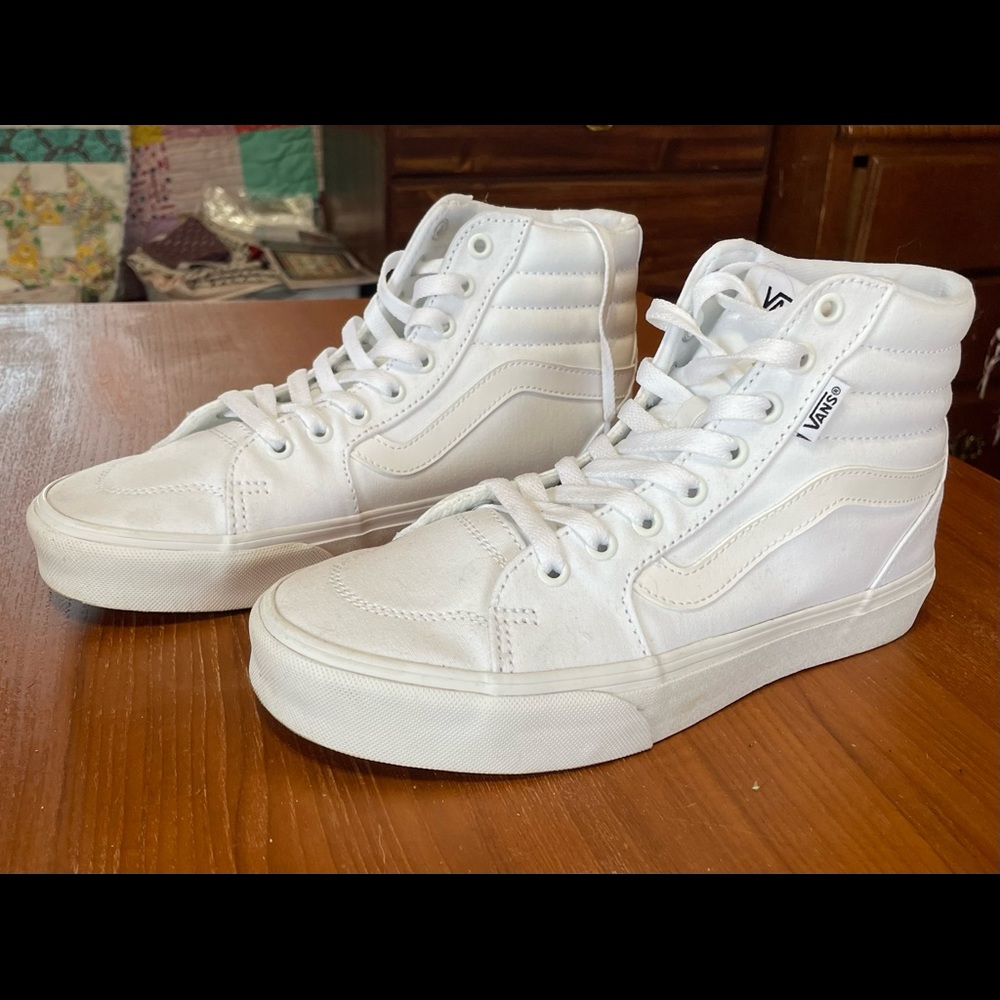 WONEN’S CANVAS SK8-HI TAPERED, SIZE 8.5